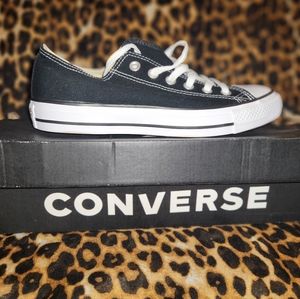 NWT Black Converse All Star low tops- men's 6.5/women's 8.5